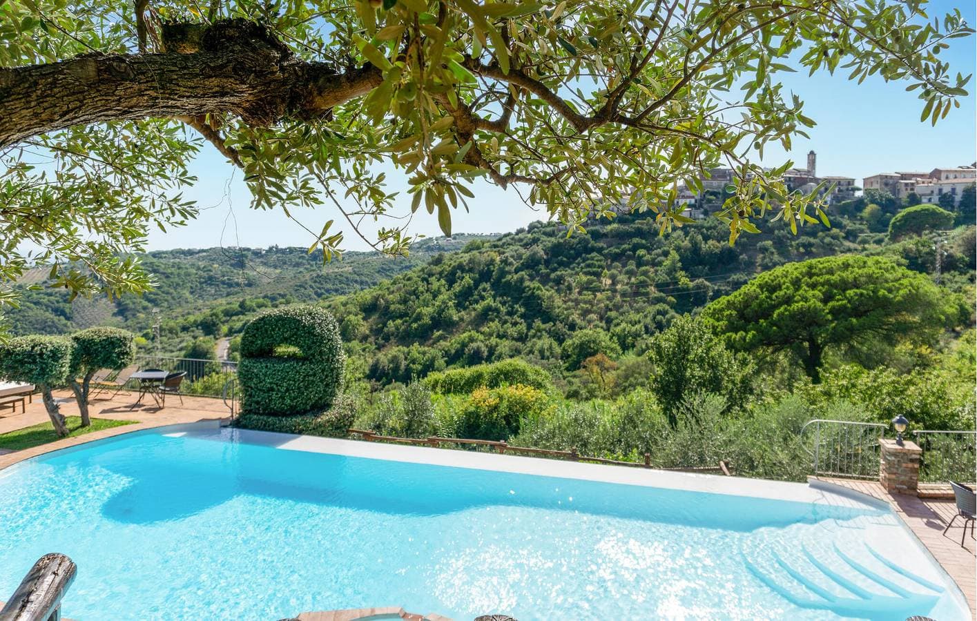 Foto 5 von 36: Apartment mit Meerblick, Pool und AC, 2 km zum Strand