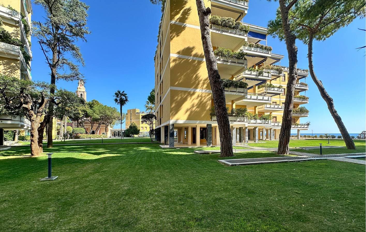 Foto 12 von 29: Gemütliche 2-Zimmer-Wohnung mit Meerblick, Pool, Terrasse und Garage in Poggi