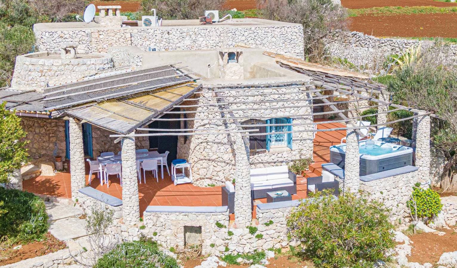 Foto 4 von 32: Villa mit beheiztem Außenpool und 180°-Meerblick