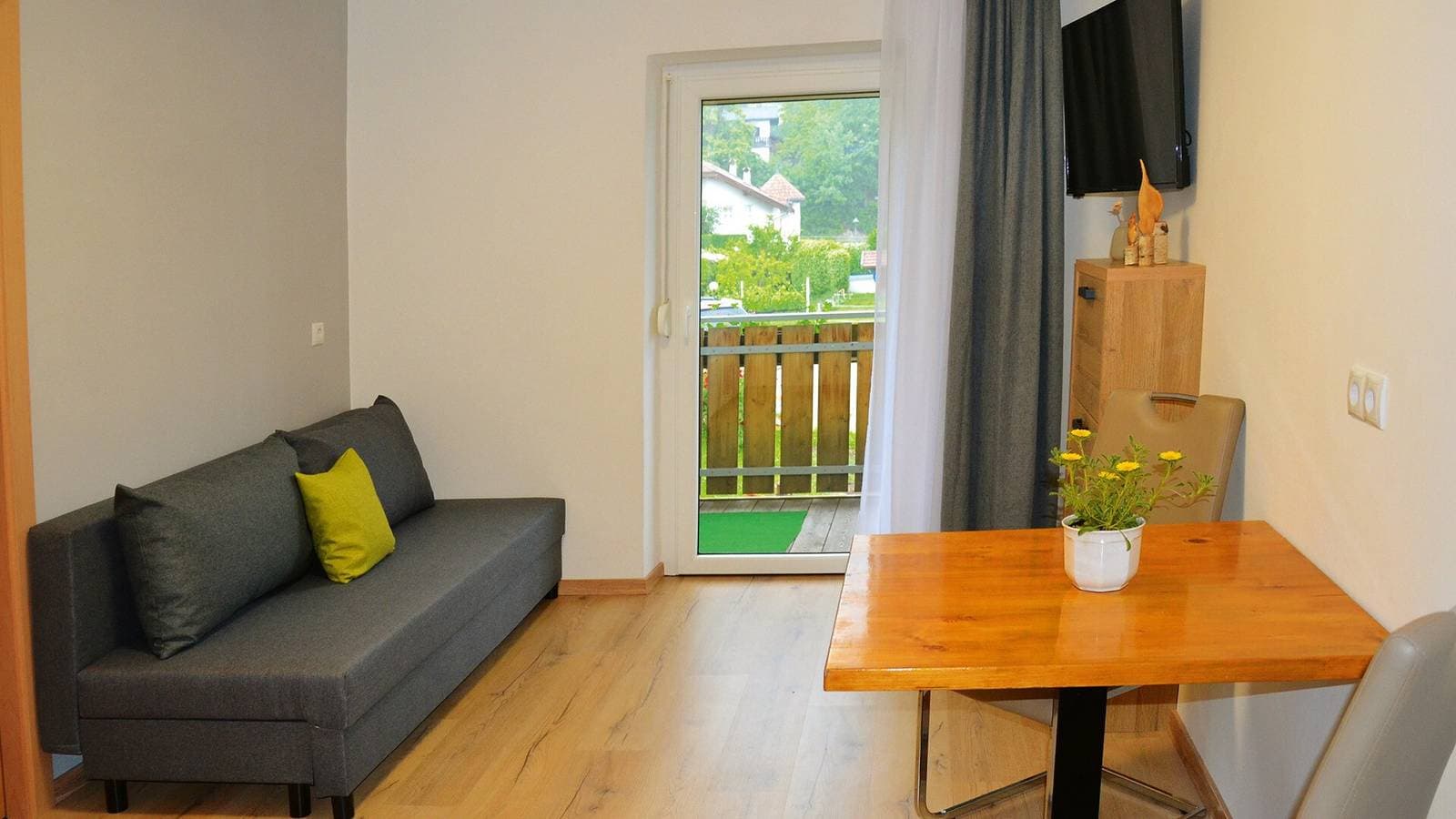 Foto 5 von 28: Ferienwohnung 'Residenz Sonnegg 4' mit Bergblick, Gemeinschaftspool und WLAN