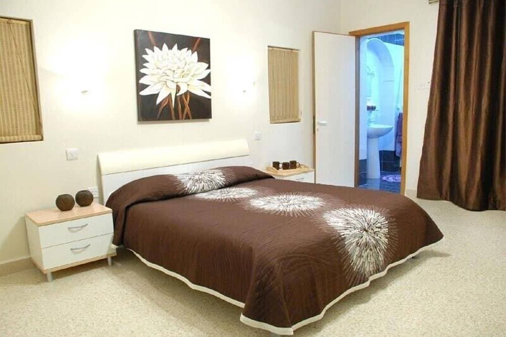 Foto 2 von 18: Superb villa 3, inviting pool and spacious outside space.Fully airconditioned.