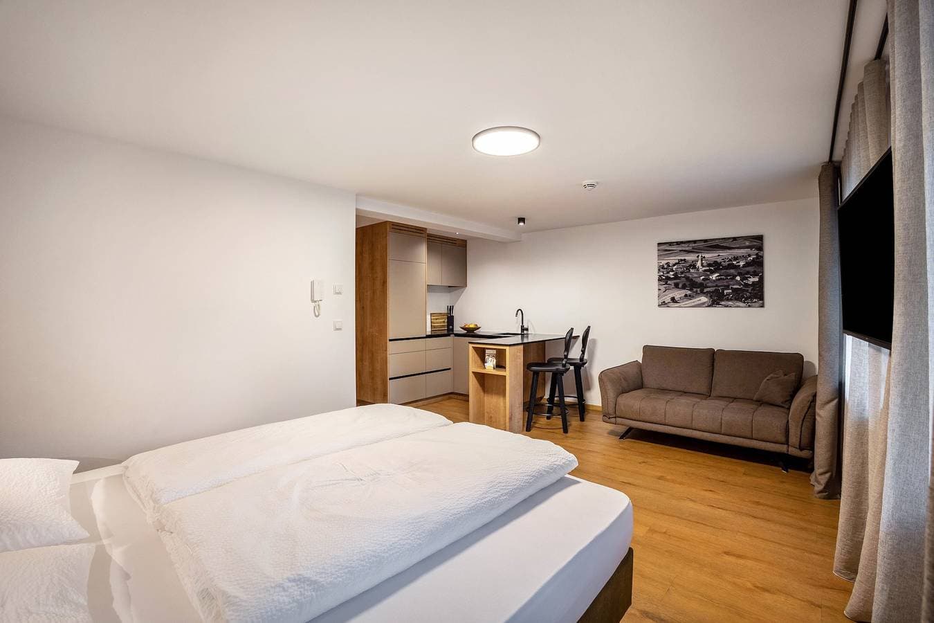 Foto 8 von 21: Einzimmerappartement 'Linderhof Nido' mit Bergblick, Gemeinschaftspool und Wi-Fi