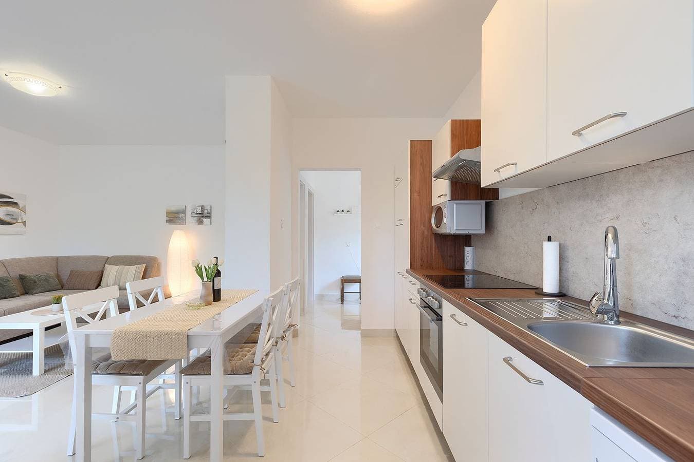 Foto 6 von 28: Ferienhaus mit großem Garten und viel Grün