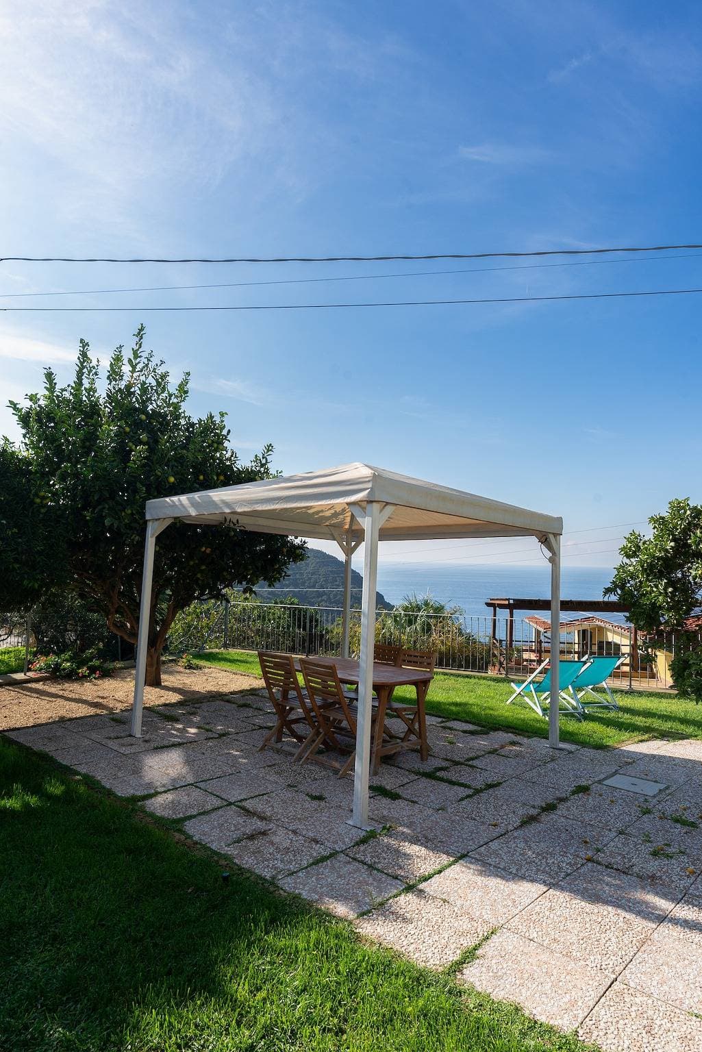 Foto 6 von 36: Appartamento Il Mirto mit mediterranem Garten und Meerblick