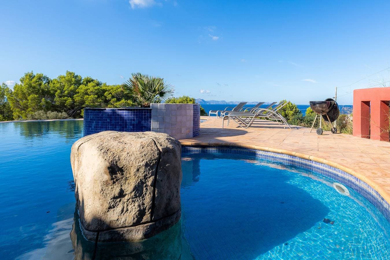 Foto 3 von 35: Wunderschönes Ferienhaus “Alta Vista” mit Panoramablick, Infinity Pool, Terrasse und WLAN