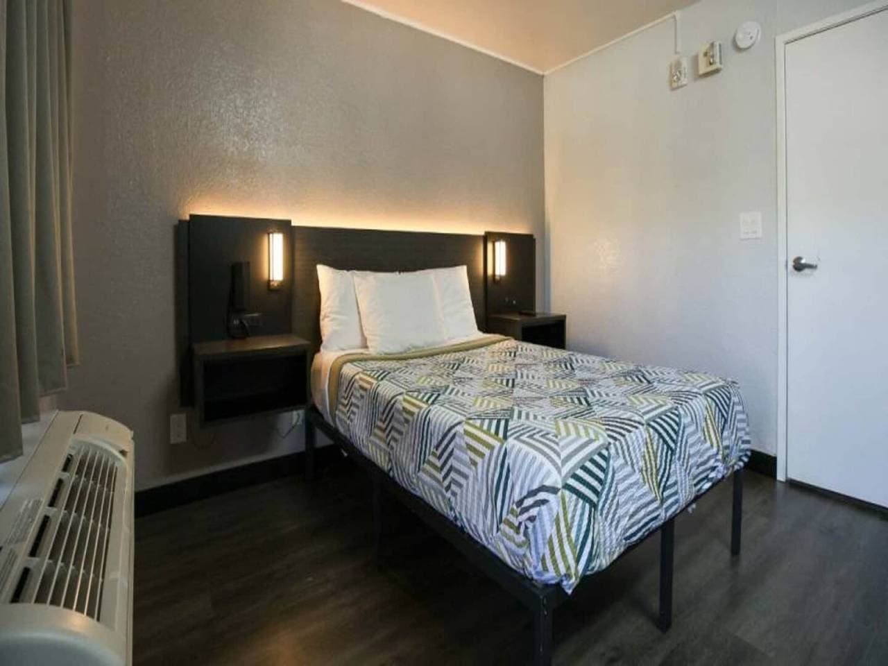 Foto 11 von 34: 1 Queen -bett | Ns | Mikrorge