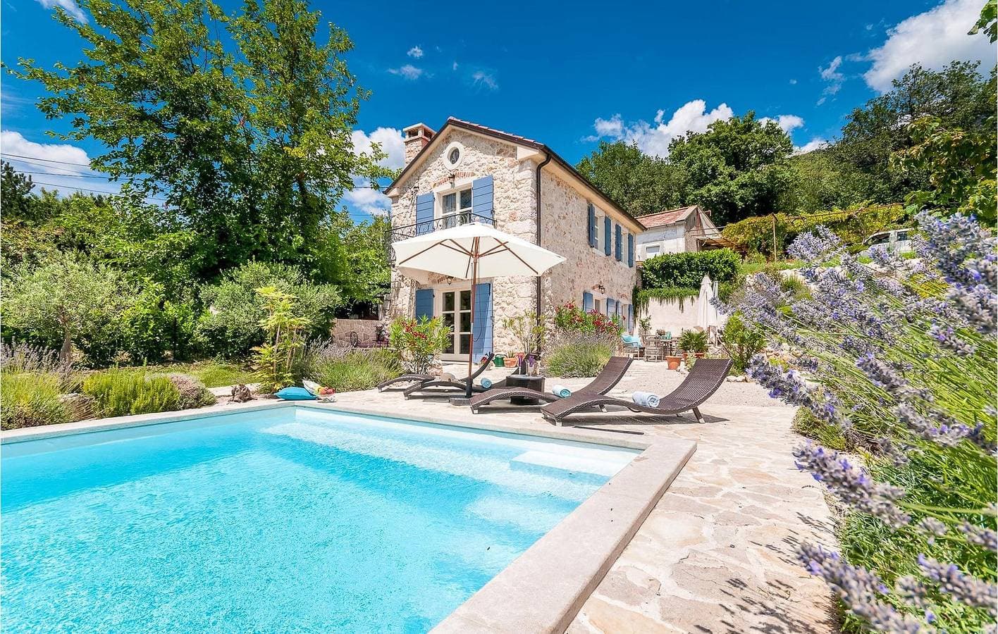 Foto 7 von 42: Gemütliche 1-Zimmer-Wohnung mit Pool, WLAN und Parkplatz in der Nähe des Zentrums von Bribir