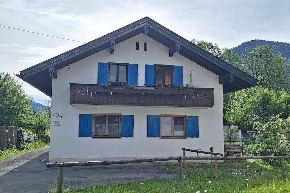 Schöne grosse renovierte Ferienwohnung mit 3 Schlafzimmern 1