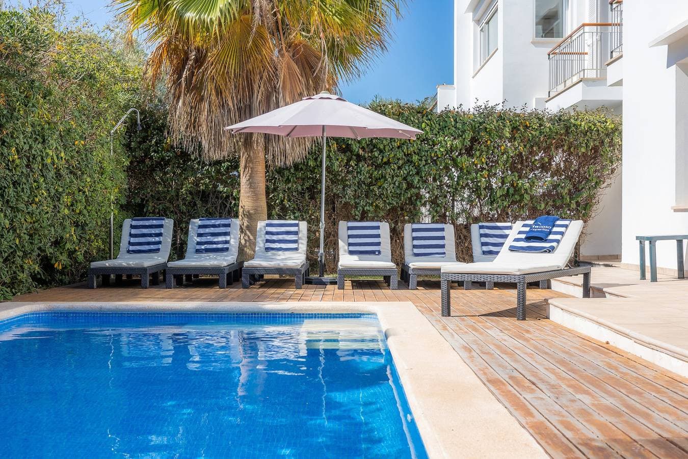 Foto 3 von 41: Fantastische Villa mit Pool, Dachterrasse, Klimaanlage und WLAN