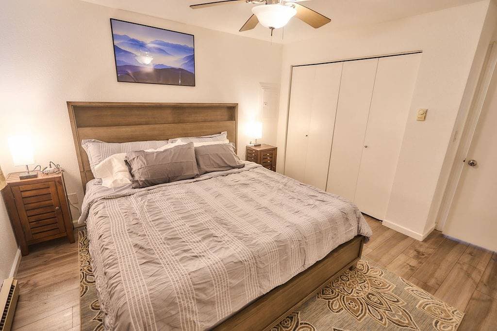 Foto 12 von 12: Cozy Condo w/King Bed Near SeaTac Airport