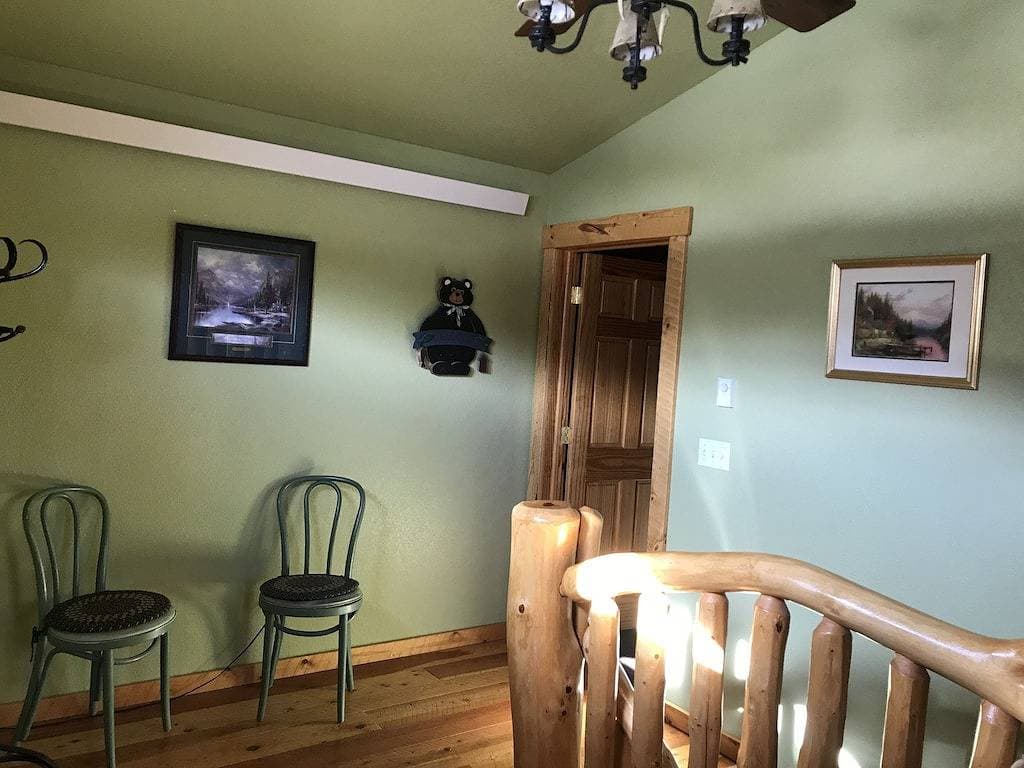 Foto 10 von 13: Mountain Peaks Inn, Bear Mountain Suite, Downtown Hill City