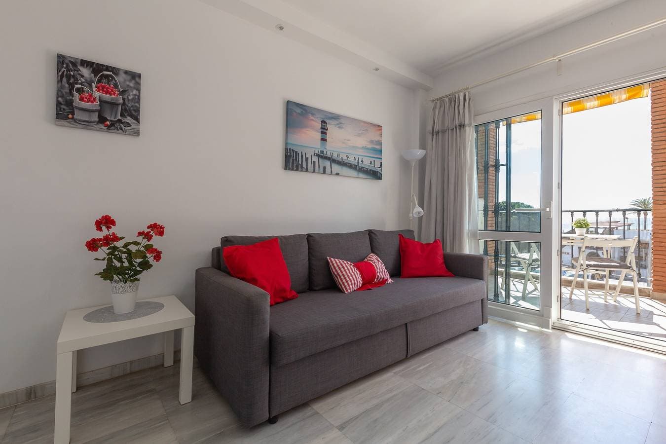 Foto 5 von 32: Ferienwohnung 'Lovely Seaview' mit Pool, Wi-Fi & Terrasse