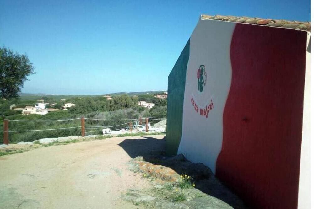 Foto 13 von 24: Villetta Mannucciu – Studio Apartment with a Fireplace and Ocean View in Rena Majore