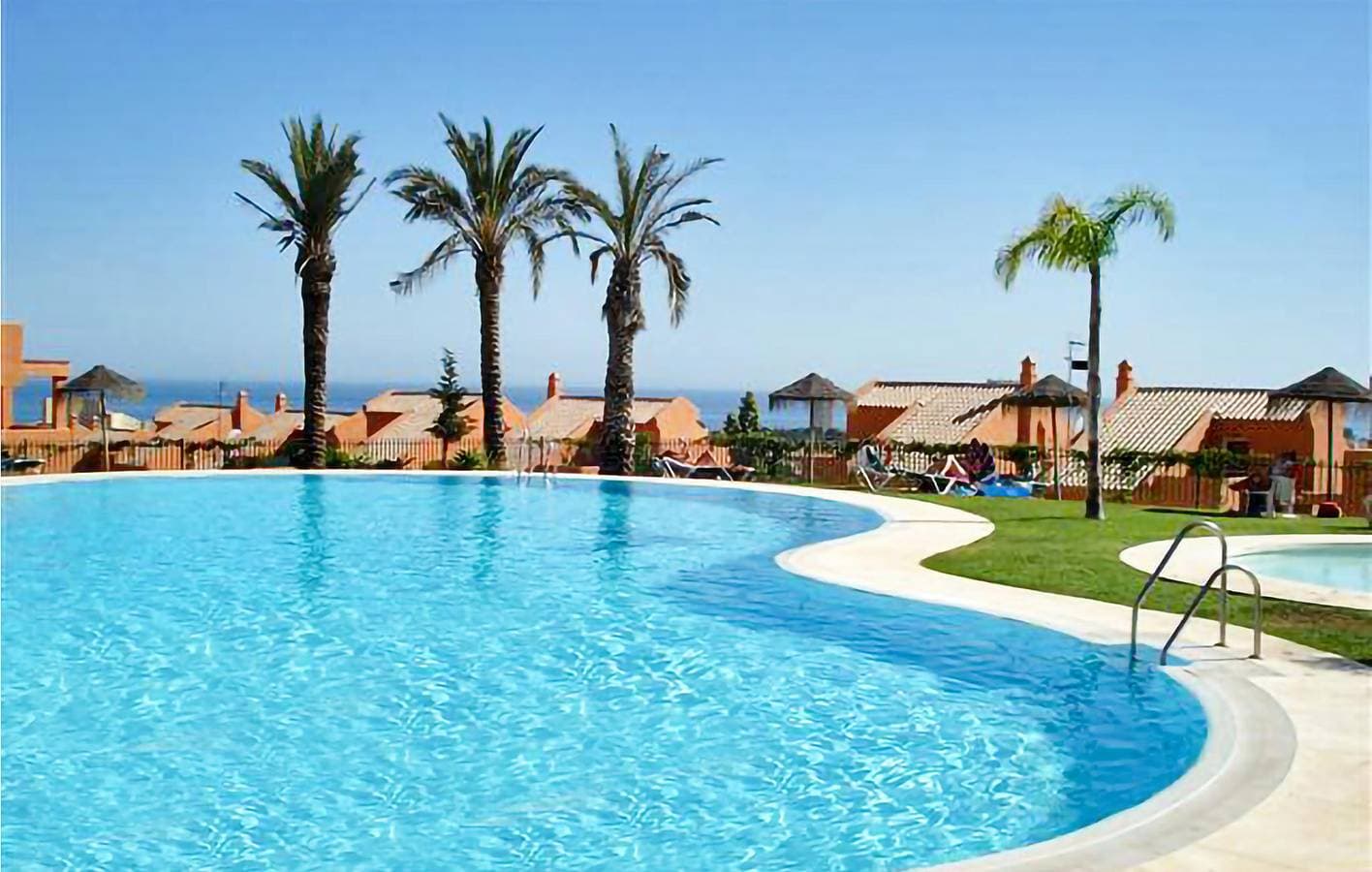 Apartment mit Meerblick, Pool und Garage 1