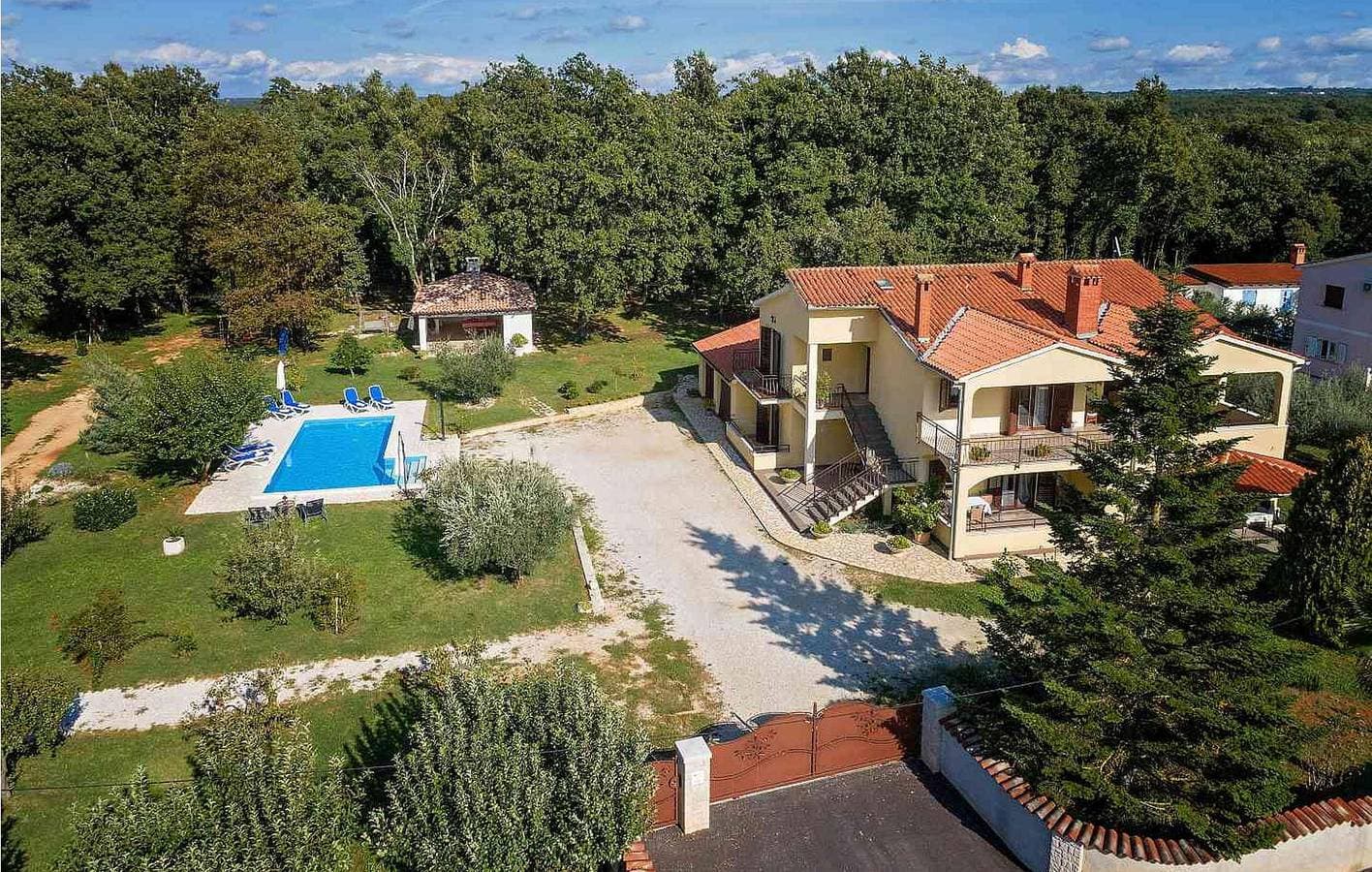 Foto 3 von 31: Reizende Ferienwohnung mit Pool, Terrasse und WLAN – der perfekte Urlaubsort!