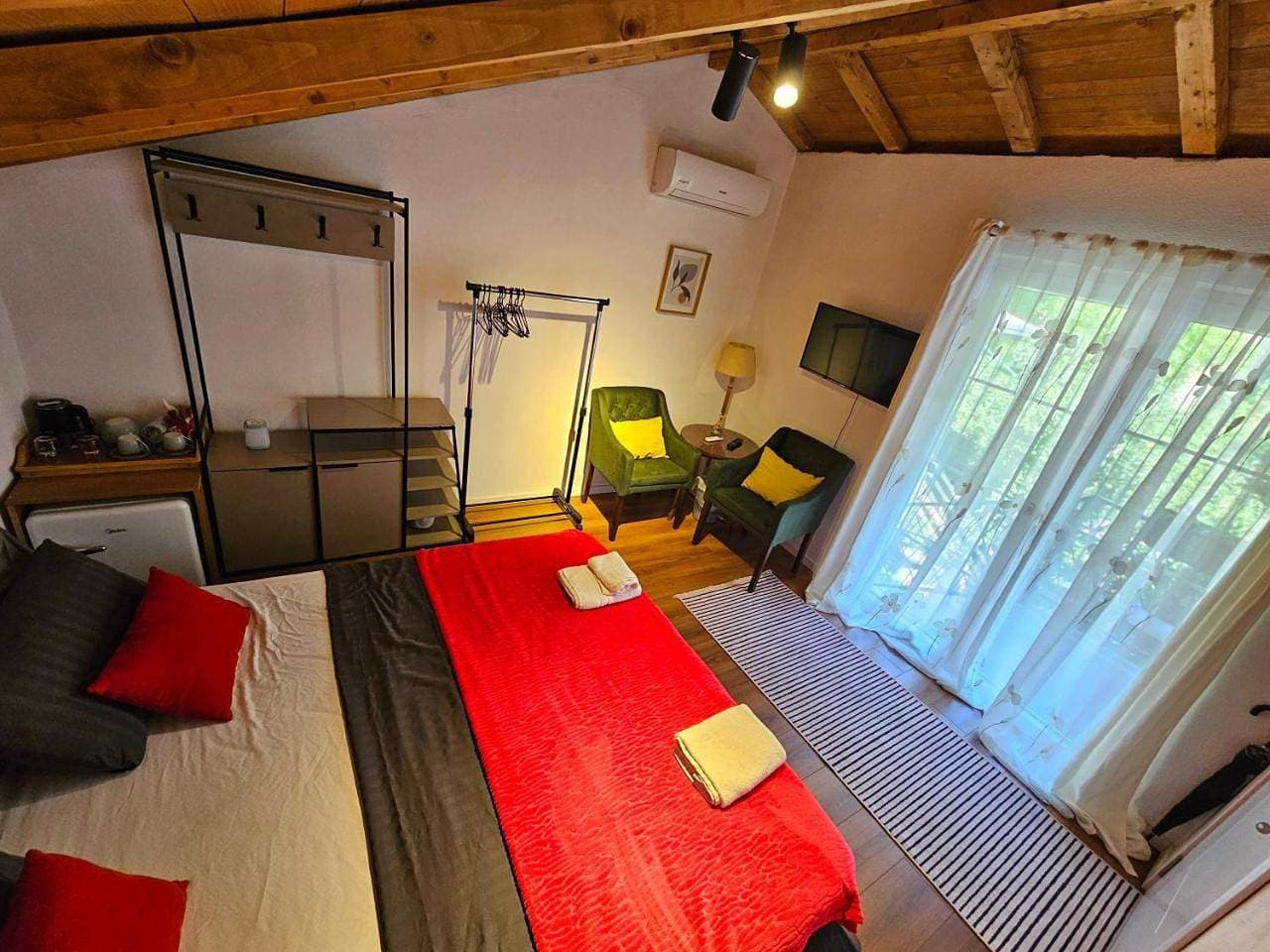 Foto 10 von 23: Double Room with Private Bathroom
