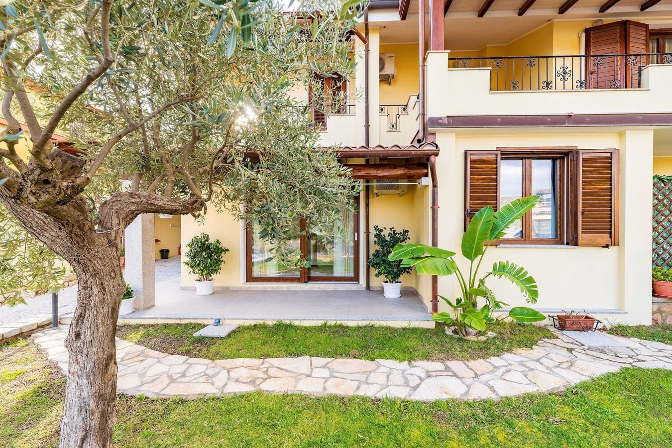 Foto 2 von 32: Ferienhaus 'Laura' mit privater Terrasse, Wi-Fi und Klimaanlage