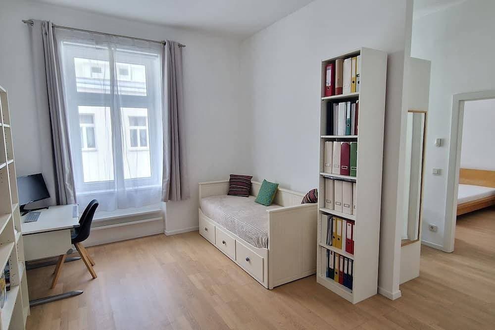 Foto 3 von 19: Moderne ca. 100 m² Altbauwohnung in zentraler Hofruhelage!