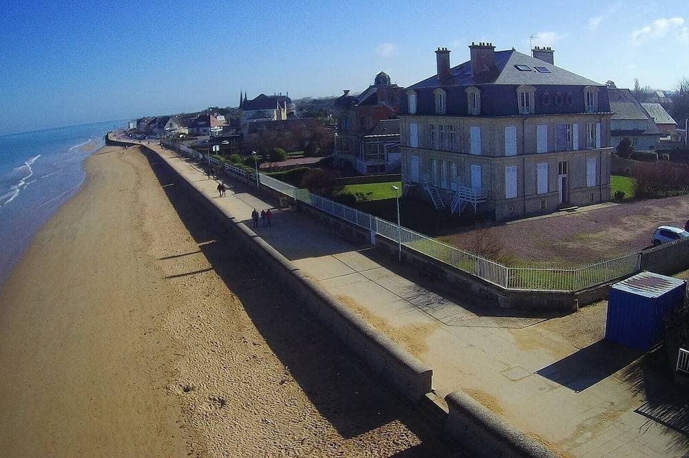 L'Horizon Bleu (Blue Horizon), sea front 1