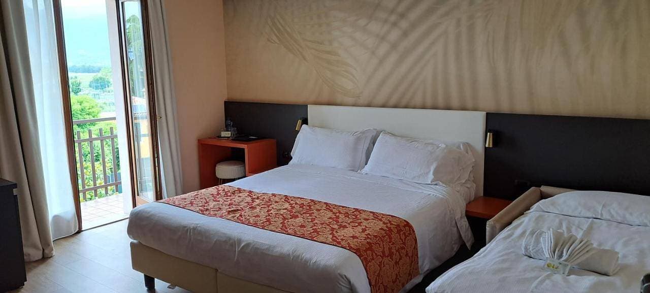 Foto 2 von 12: Double Room with Balcony