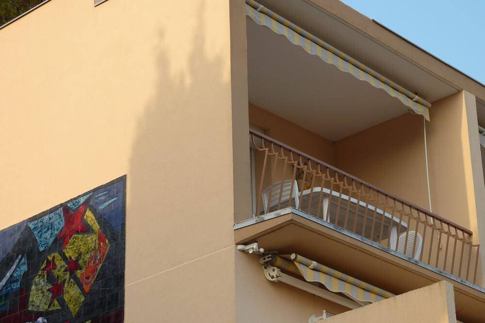 Foto 6 von 16: Studio mit Balkon mit Meerblick für 4 Pers. ruhig mit pool, parkplatz und keller
