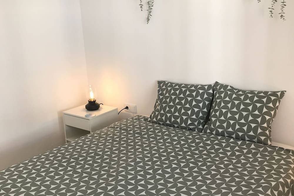 Foto 4 von 24: Modern apartment with pool that sleeps up to 3 people 400m from the sandy beach.