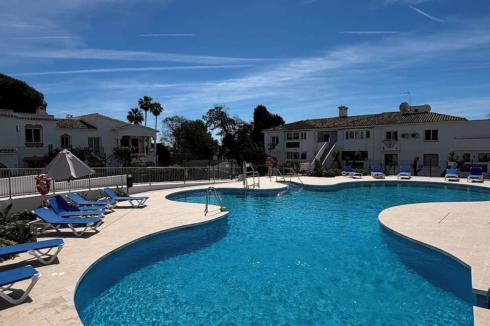 Charming El Paraiso Apt with Gibraltar Views Near Puerto Banus 1