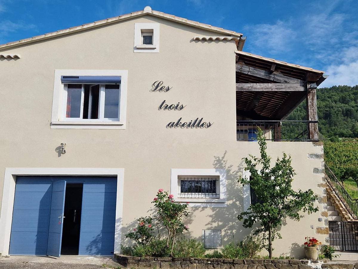 Gîte les trois abeilles 1