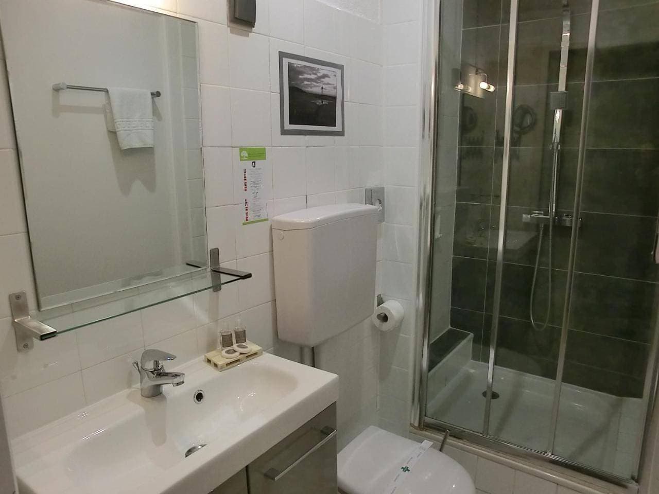 Foto 8 von 8: Budget Double Room