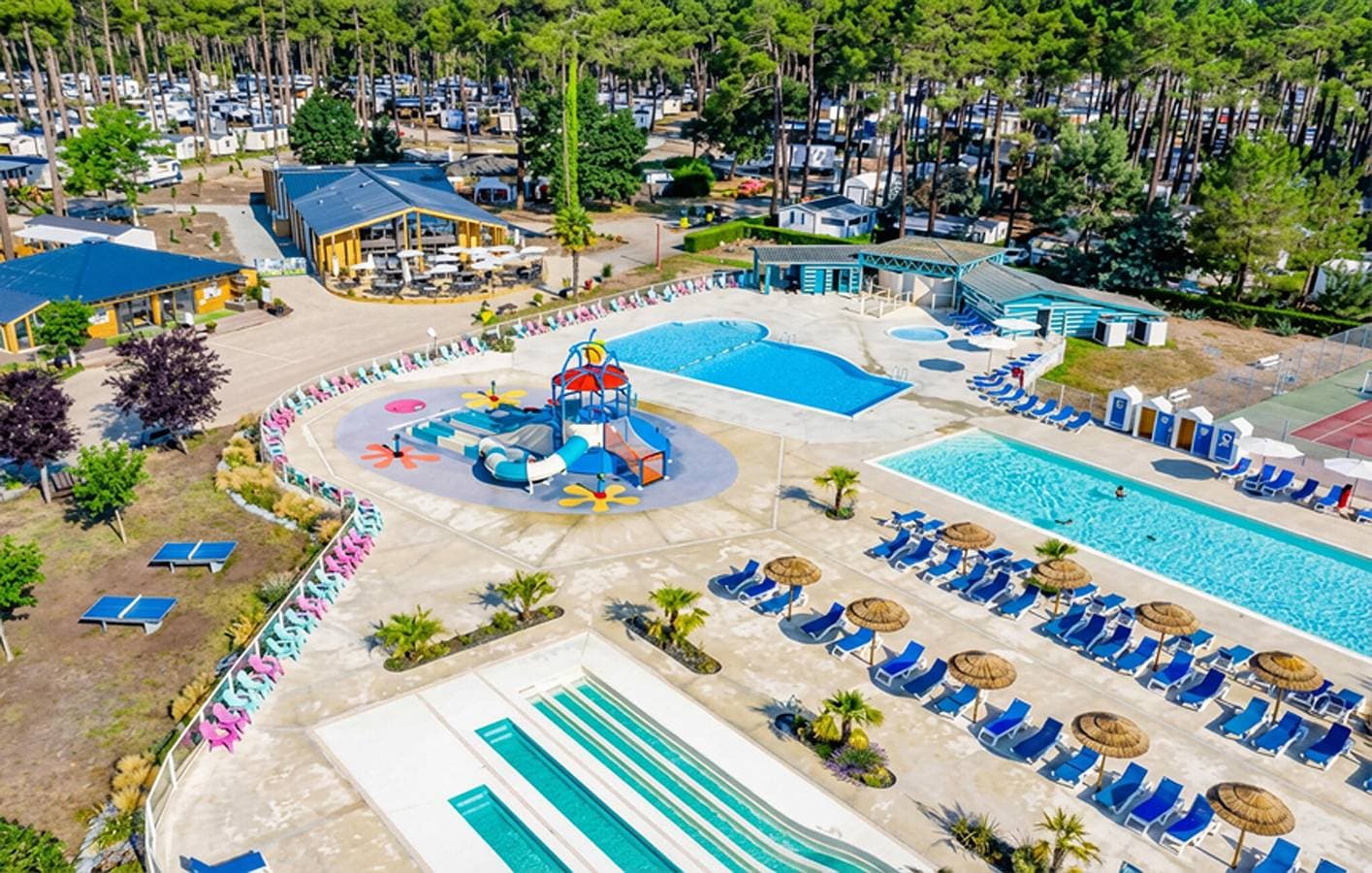 Foto 11 von 30: Gemütliches Mobilheim mit Pool, Garten & WiFi in der Nähe des Restaurants Les Pinèdes