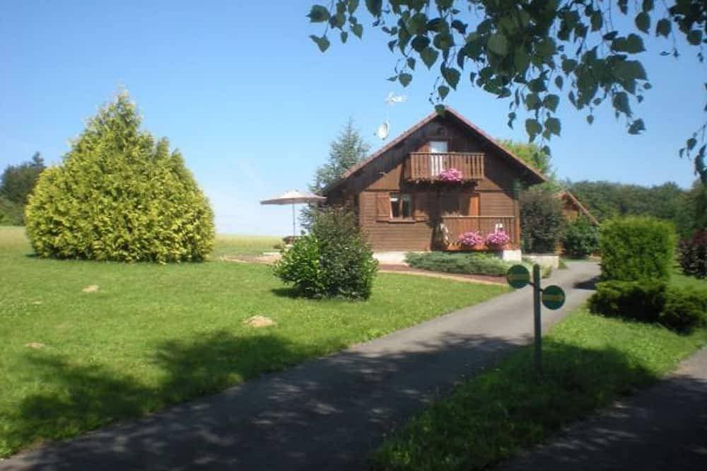 Charmantes Chalet im Grünen mit großer Terrasse, nah an Pistenplätzen und Wellnesszentrum 1