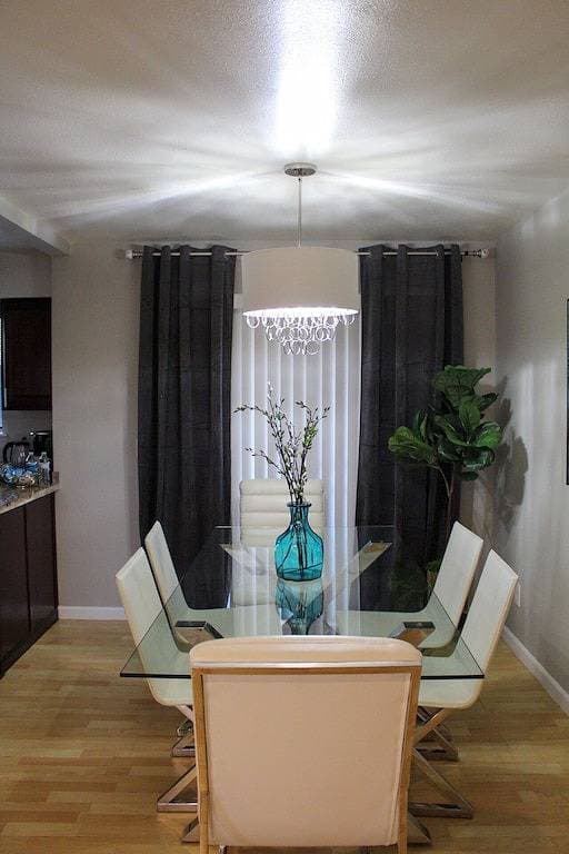 Foto 13 von 44: Lovely 2-Bedroom Rental Unit With Indoor Fireplace