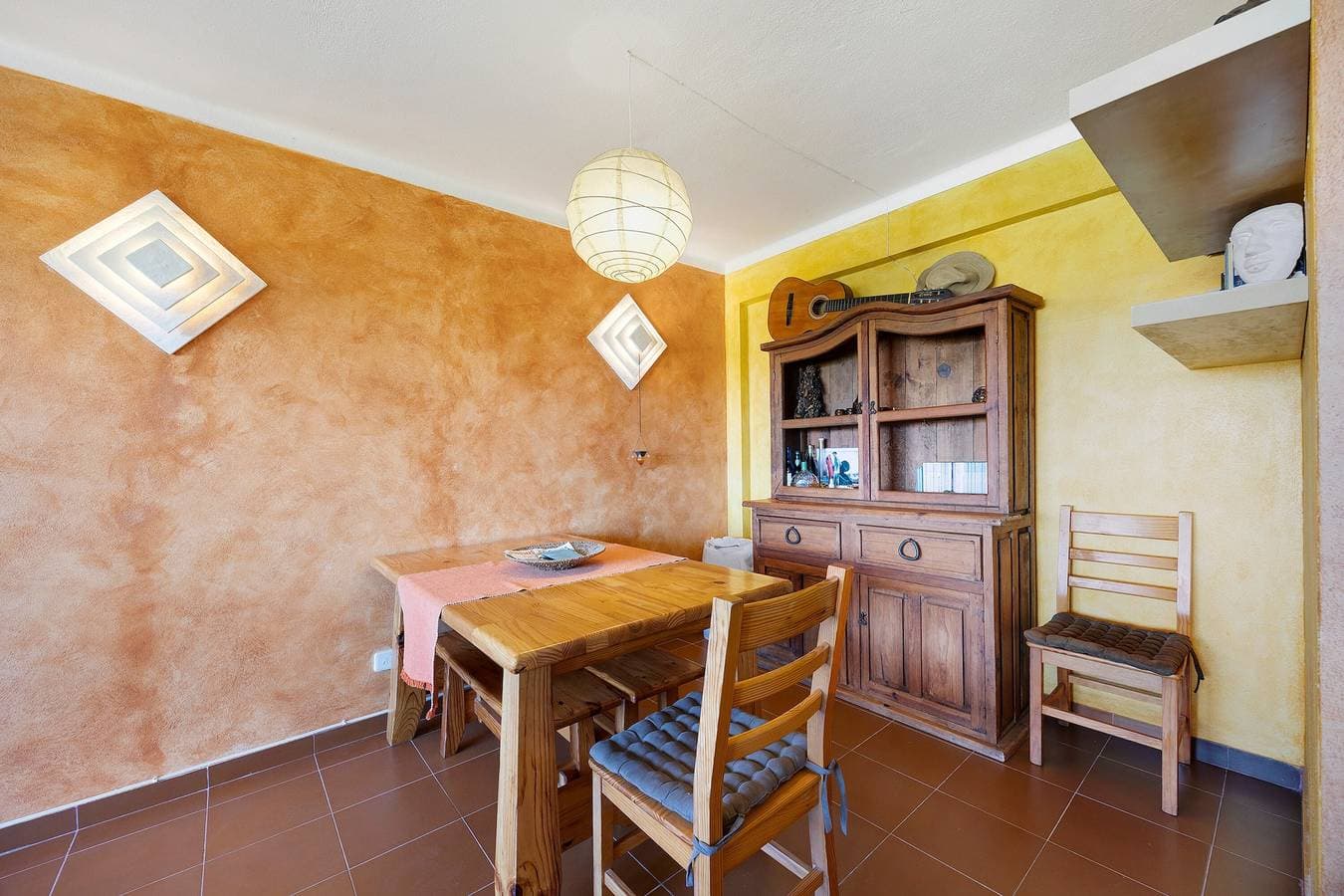 Foto 6 von 22: Ferienhaus 'Surf Spot' mit Bergblick, Gemeinschaftsterrasse und Balkon