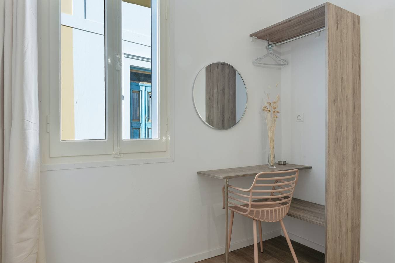 Foto 8 von 25: Zimmer „Small Double 1“ mit gemeinsamer Terrasse, WLAN und Klimaanlage
