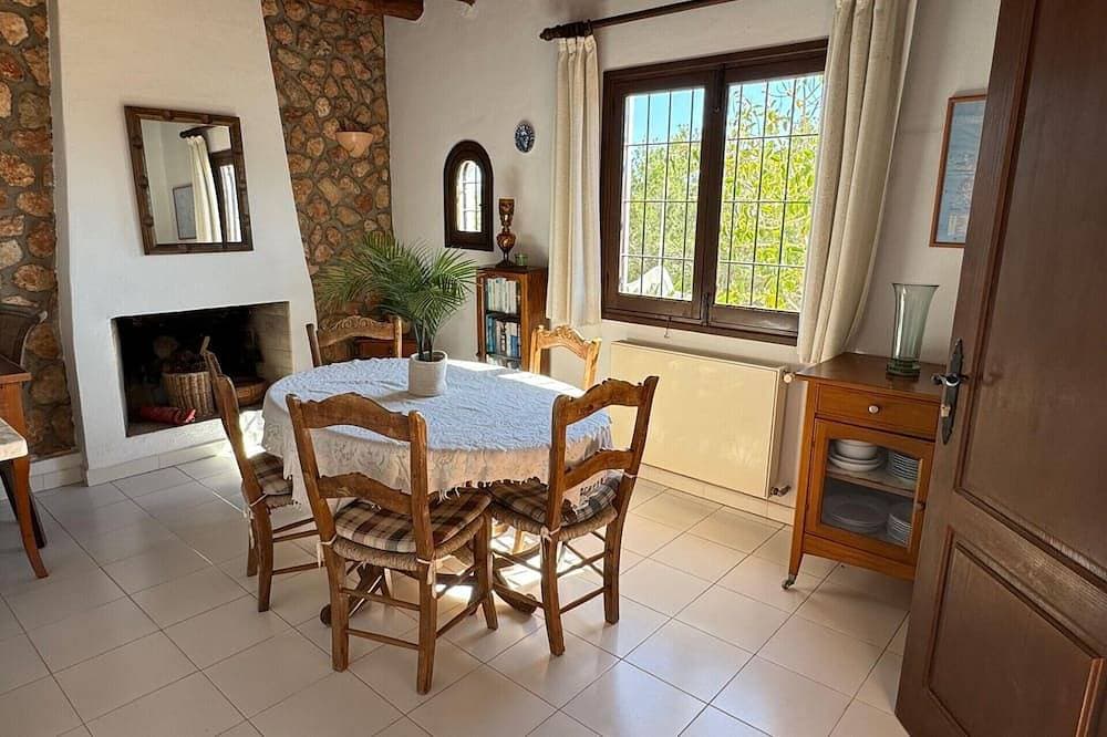 Foto 13 von 24: Tranquil Villa Escape - family sized hillside Villa with private swimming pool