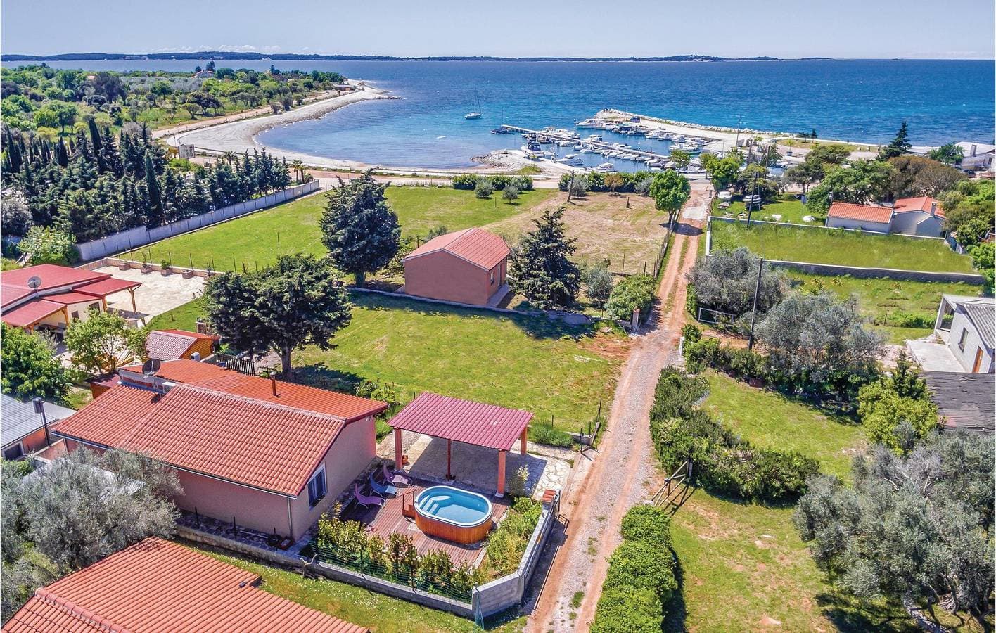 Urlaub am Meer: Gemütliche Ferienwohnung mit Pool und Terrasse, 2 km vom Strand von Fažana entfernt 1