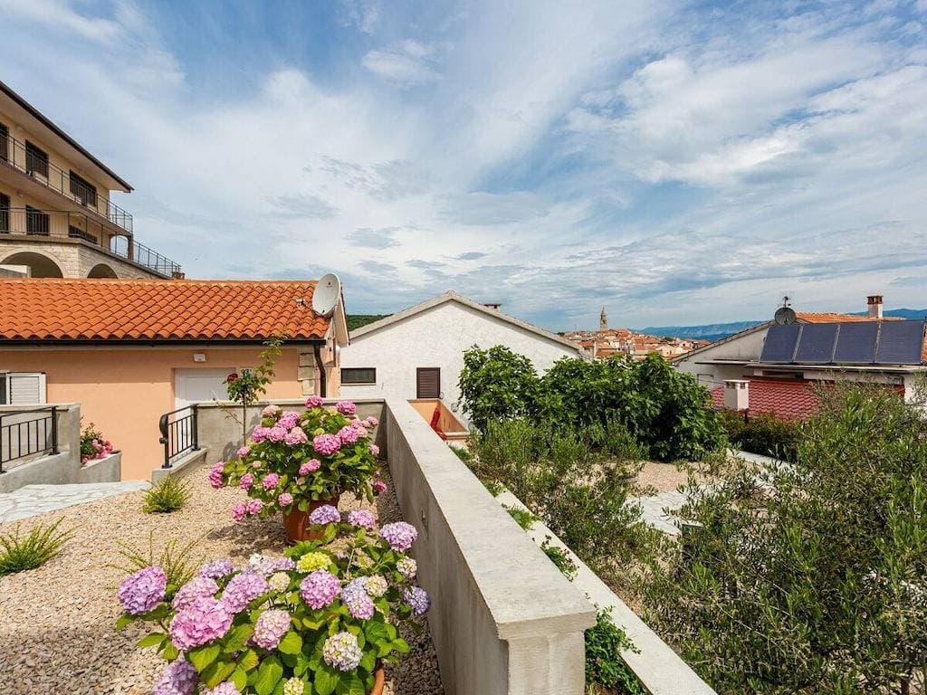 Foto 7 von 28: Ferienhaus in Vrbnik mit Schwimmbecken