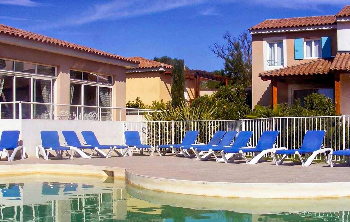 Foto 10 von 14: Montauroux View Apartment mit Pool