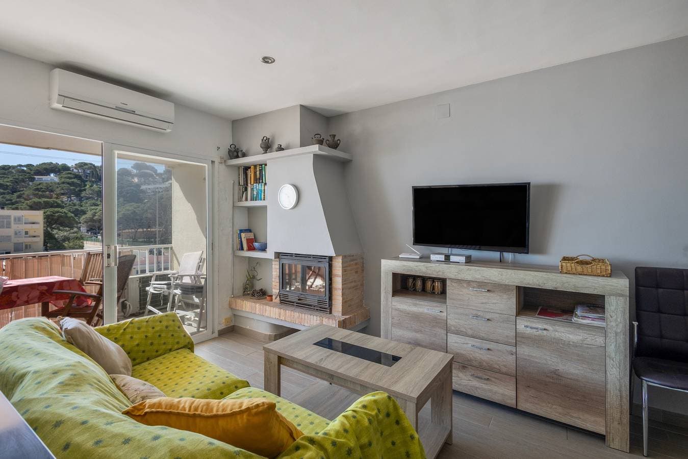 Foto 3 von 24: Apartment 'Medes F35' mit Meerblick, WLAN und Klimaanlage