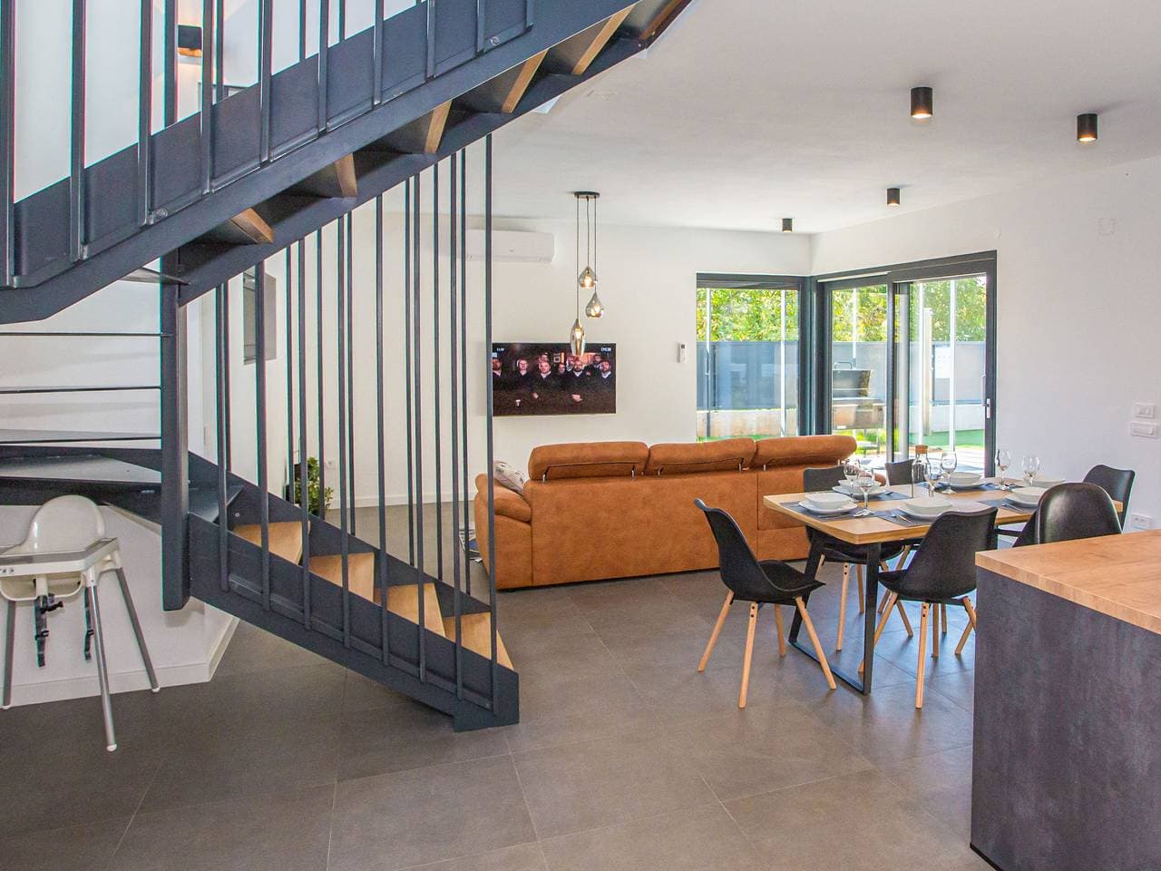 Foto 12 von 33: Rustikale Ferienwohnung mit Terrasse und Blick ins Grüne