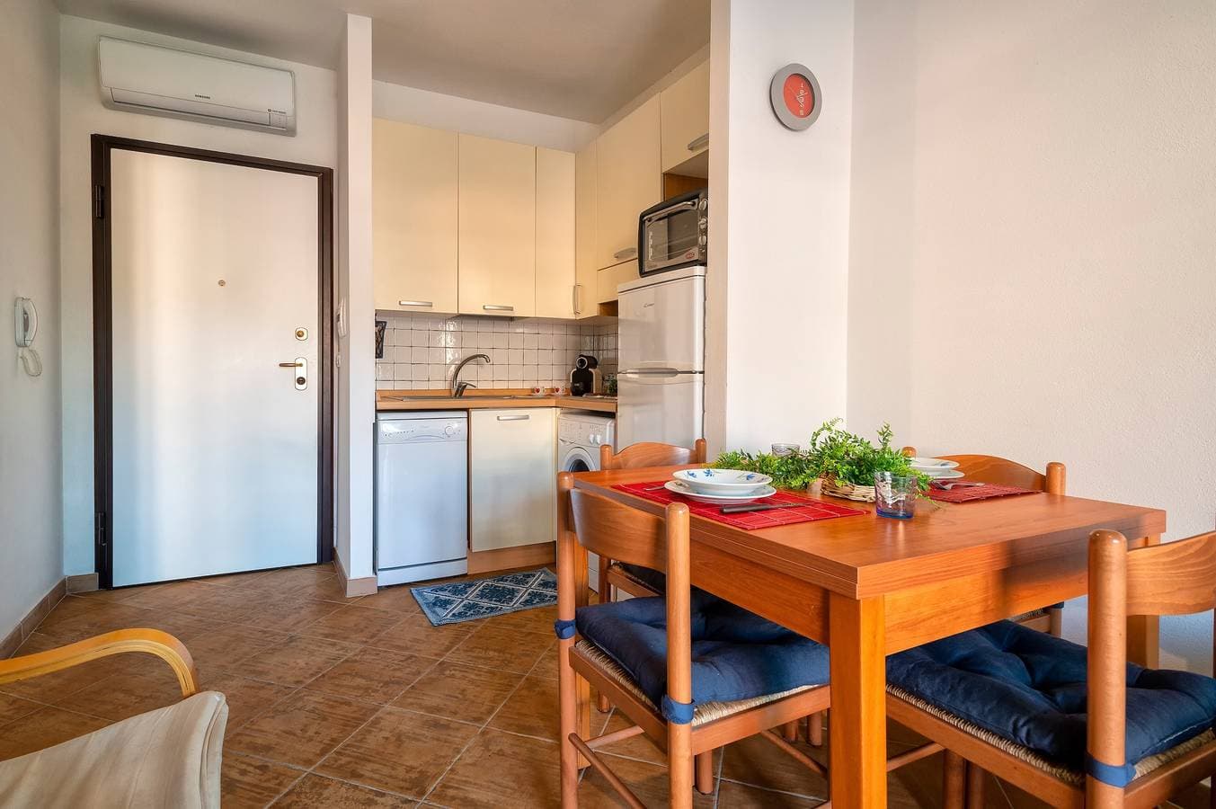 Foto 11 von 26: Ferienwohnung 'Gio's' mit Gemeinschaftspool, privatem Garten und Klimaanlage