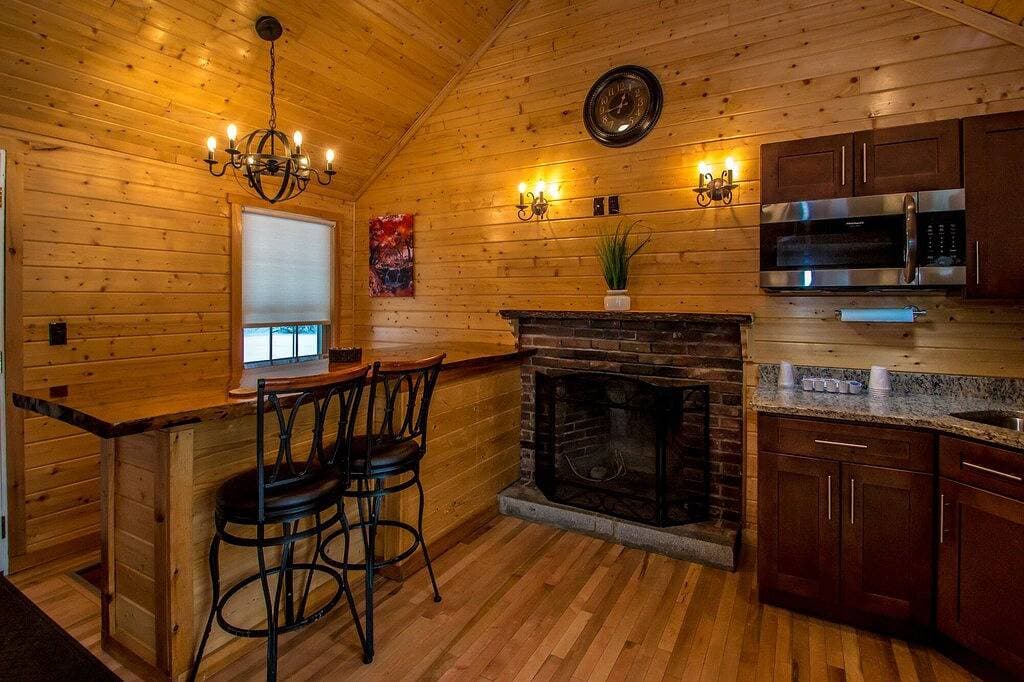 Serene Lakefront Cabin 1