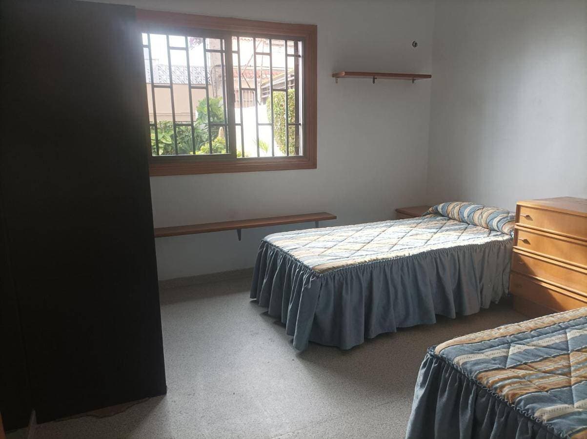 Foto 4 von 8: Double Room with Shared Bathroom