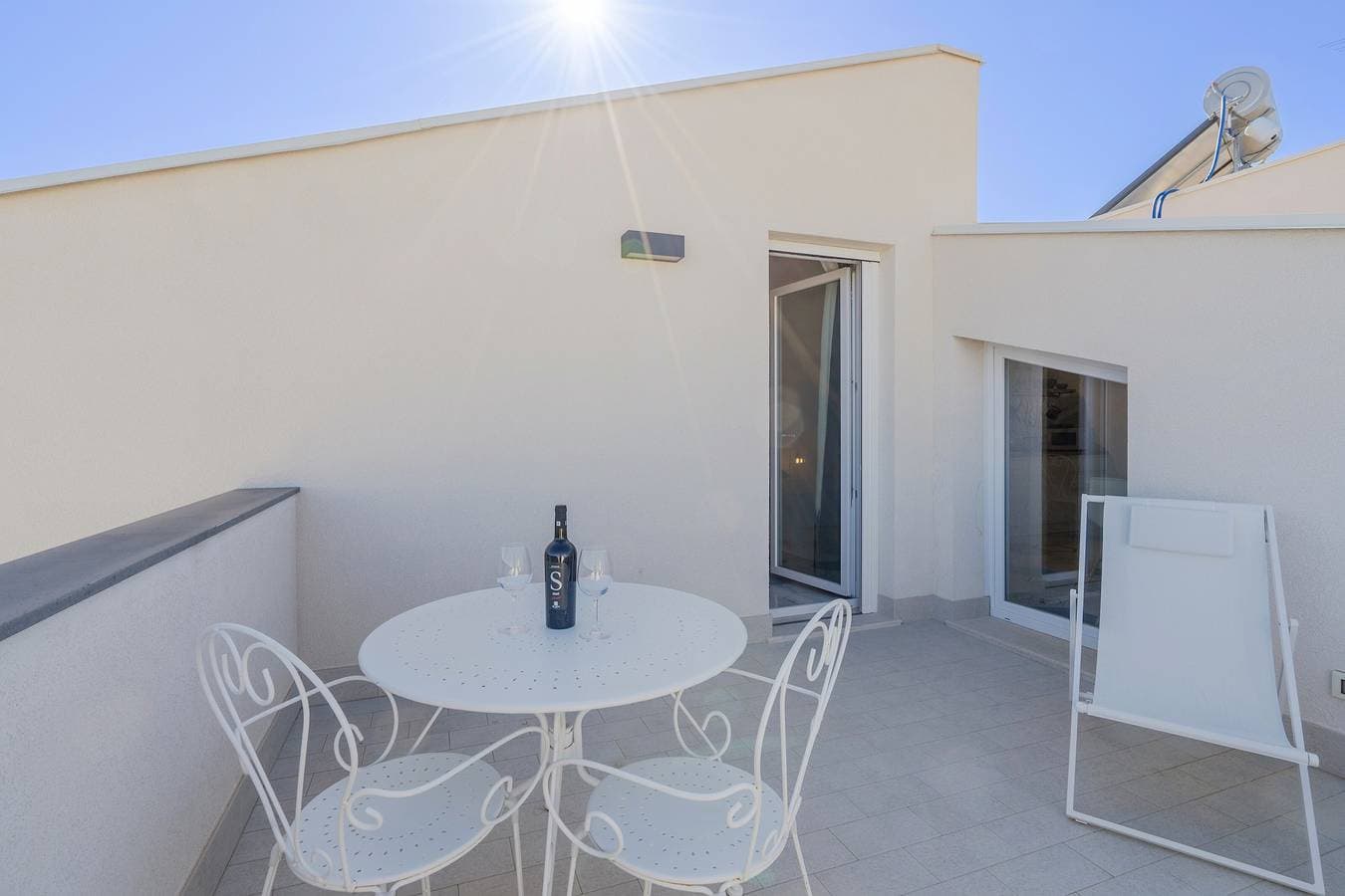 Foto 2 von 23: Ferienwohnung 'Boutique - Blue Sea' mit Meerblick, WLAN und Klimaanlage
