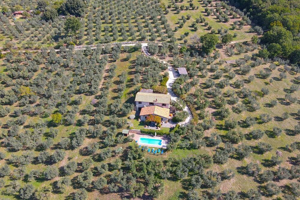 Foto 4 von 30: Freistehende Villa mit privatem und eingezäuntem Pool 1,6 km Montecchio, 20 km von Orvieto.