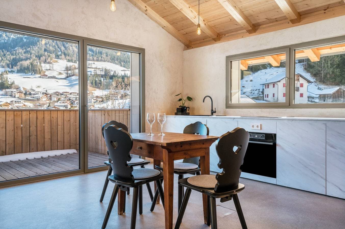 Foto 6 von 30: Ferienwohnung 'Lena Dolomites Luxury Suite' mit Bergblick, privater Terrasse und Sauna