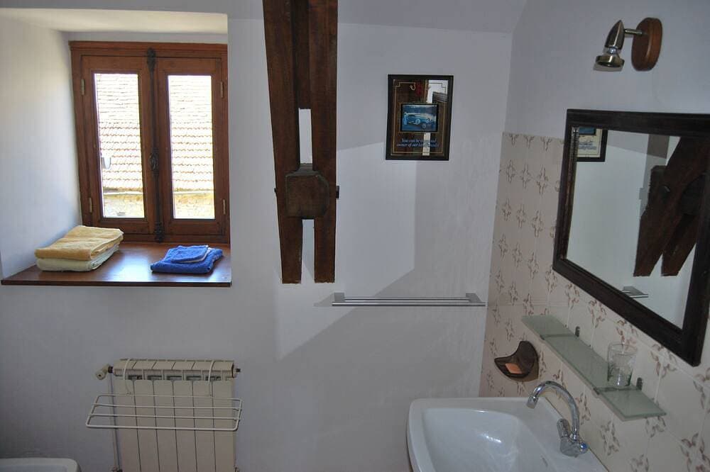 Foto 3 von 8: Geräumige, ruhige Wohnung. Quercy