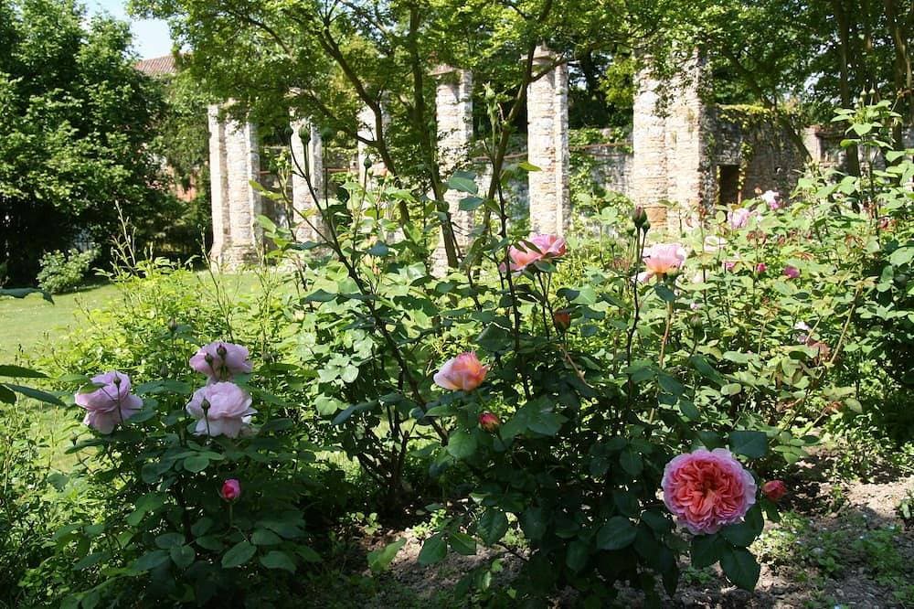 Foto 7 von 30: R. Antikes Haus im Schloss mit Garten, nahe Meer, zwischen Triest und Venedig