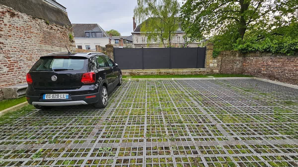 Foto 4 von 17: Arras hypercentre • Parking privé • Calme