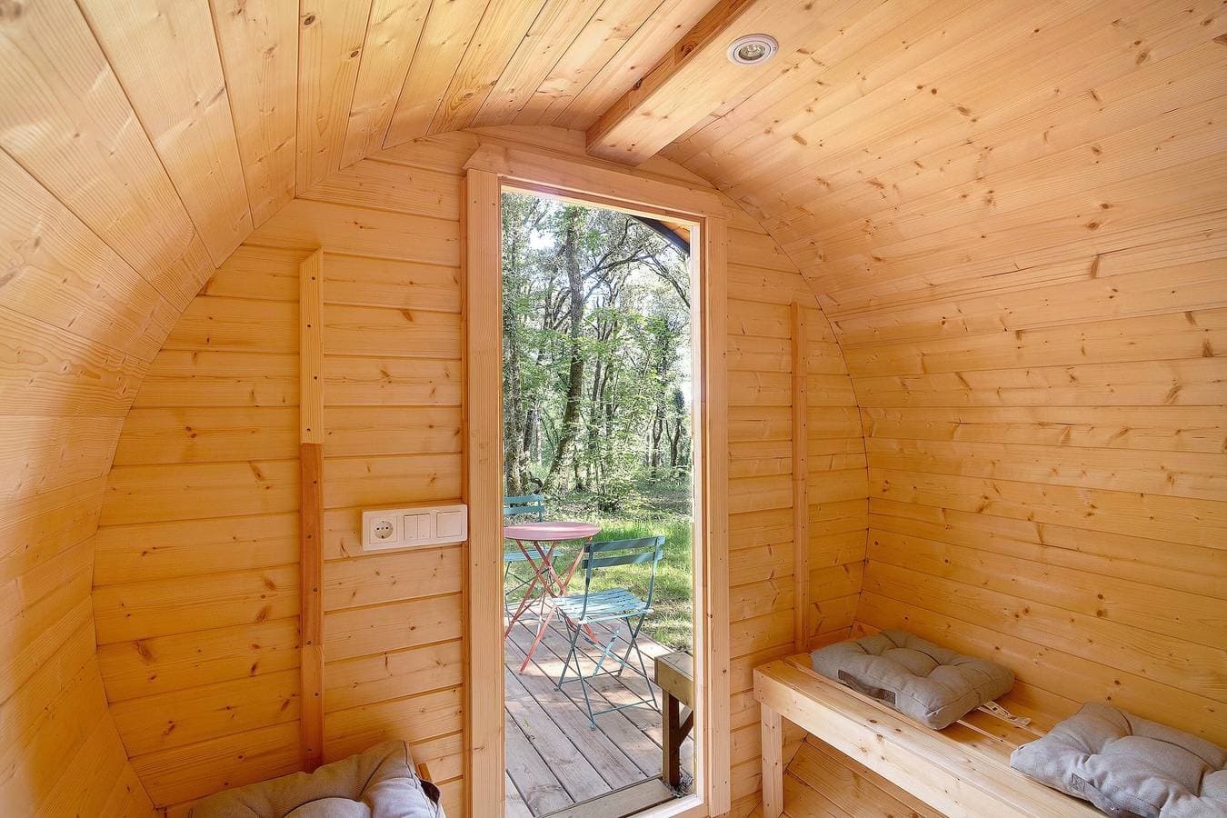 Foto 6 von 31: Tiny Home Beynac Lux im Wald – Ruhe, Natur & beheizter Pool